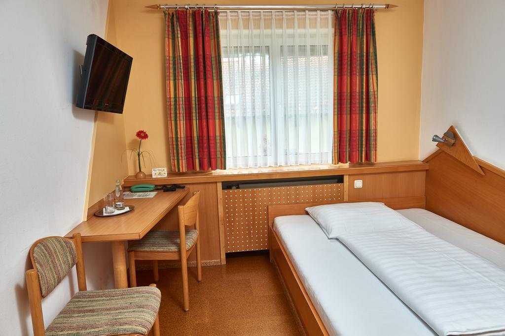 Hotel Gasthof Stocker Obertraubling Екстериор снимка